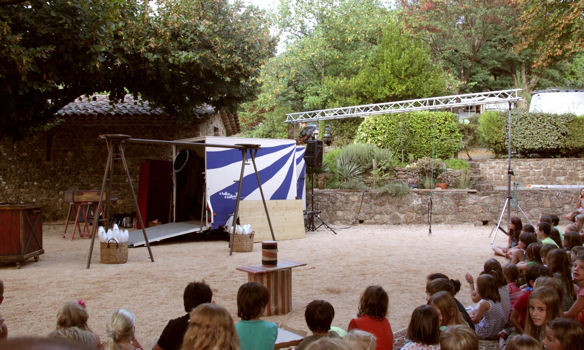 spectacle de la compagnie a balles et bulles